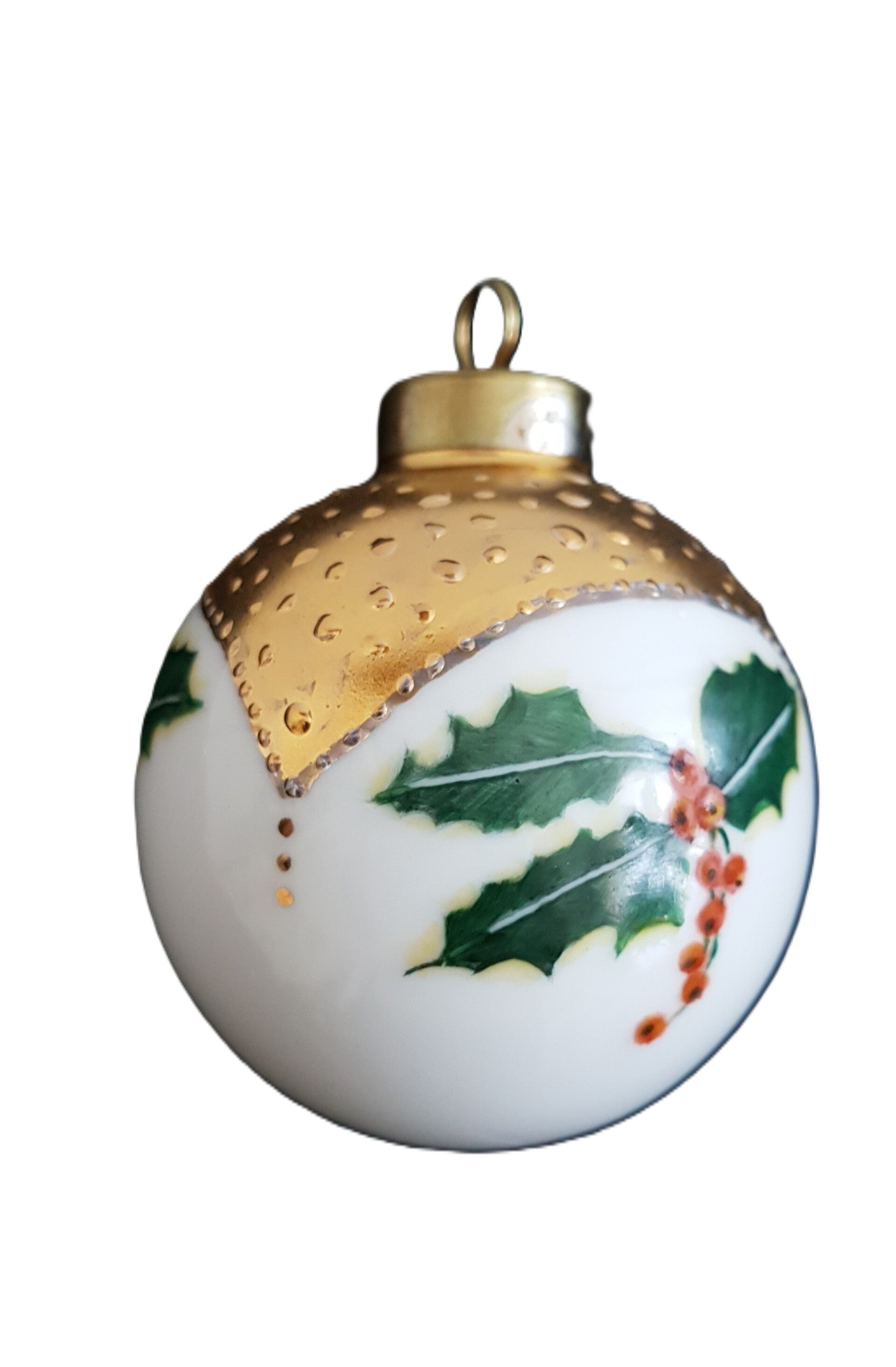 Handbemalte Porzellan-Weihnachtskugel mit Stechpalme und Glanzgold