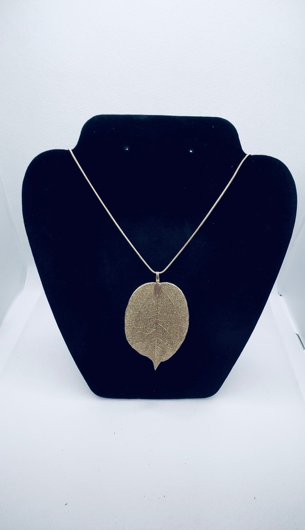 Natural Real Leaf Pendant Necklace in Gold Finish for Elegant Everyday Wear