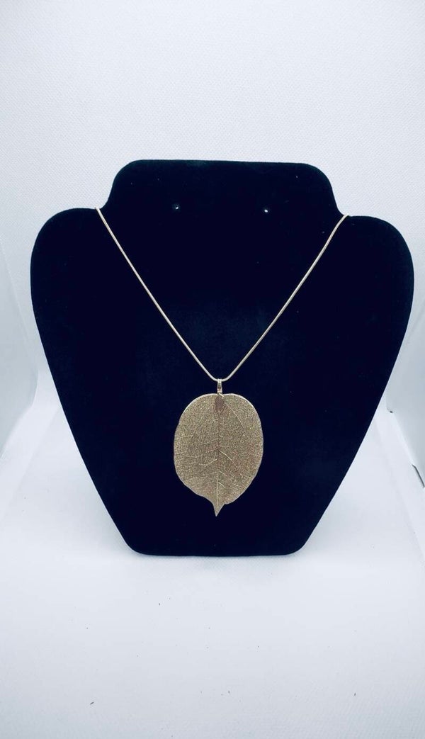 Natural Real Leaf Pendant Necklace in Gold Finish for Elegant Everyday Wear