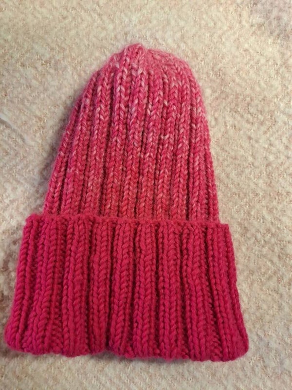 Handgestrickte Wintermütze "Himbeere"
