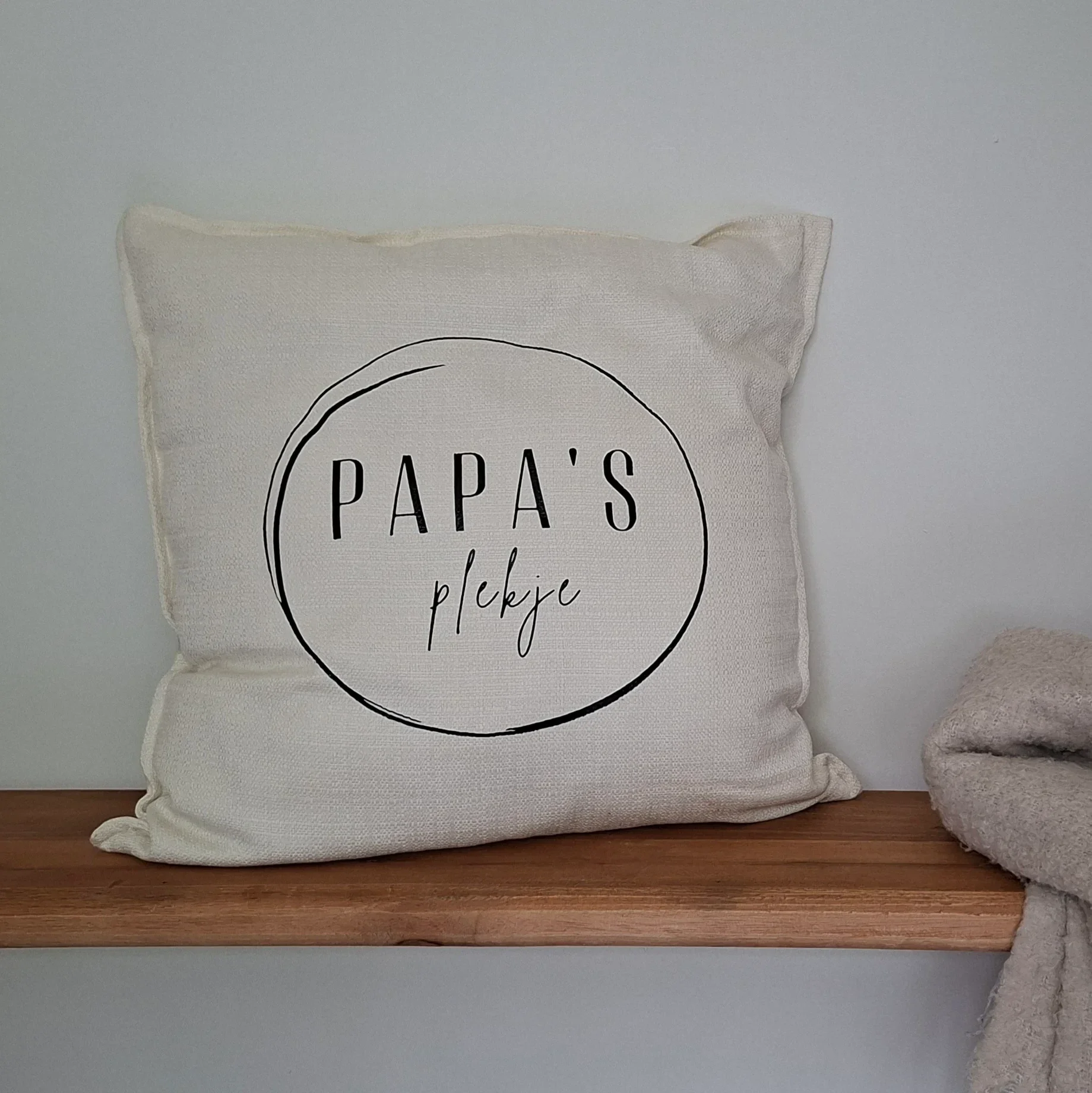 Kussen Papa’s plekje | Wit