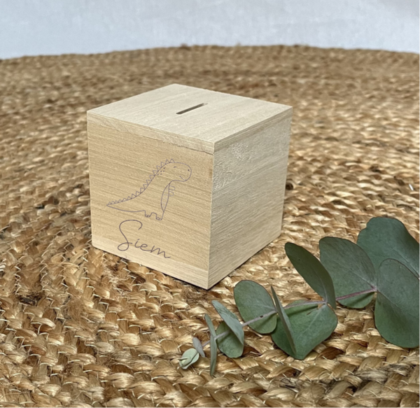 Houten spaarpot met naam en dino