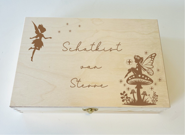 Houten schatkist met naam en feeën afbeelding