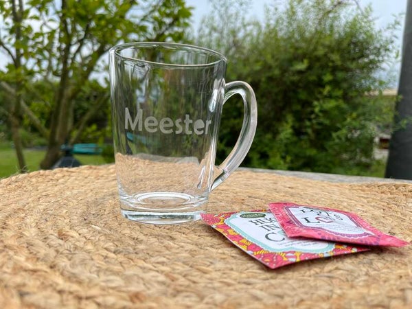 Thee glas Meester