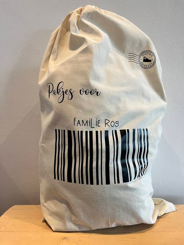 Sinterklaaszak met barcode en naam
