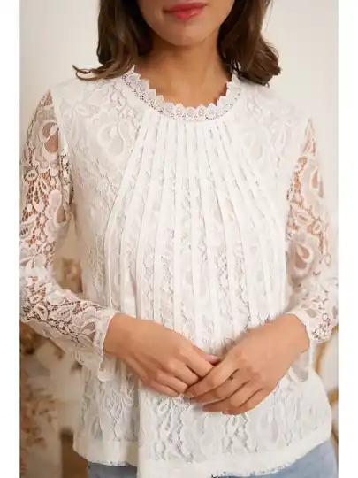 Geribte blouse met kanten mouwen - WIT