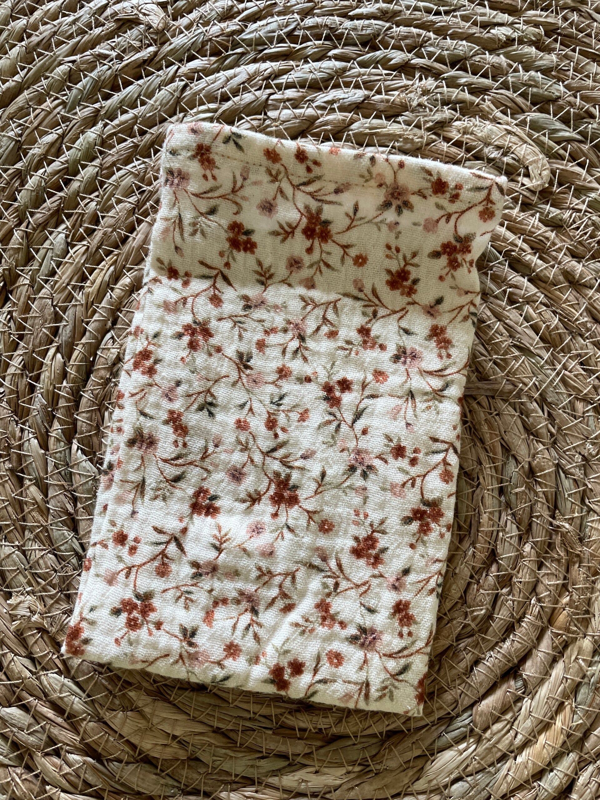 Spuugdoekje - beige romantische bloemen
