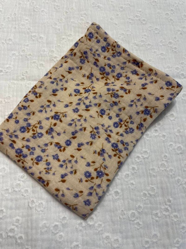 Spuugdoekje - blauwe bloemetjes