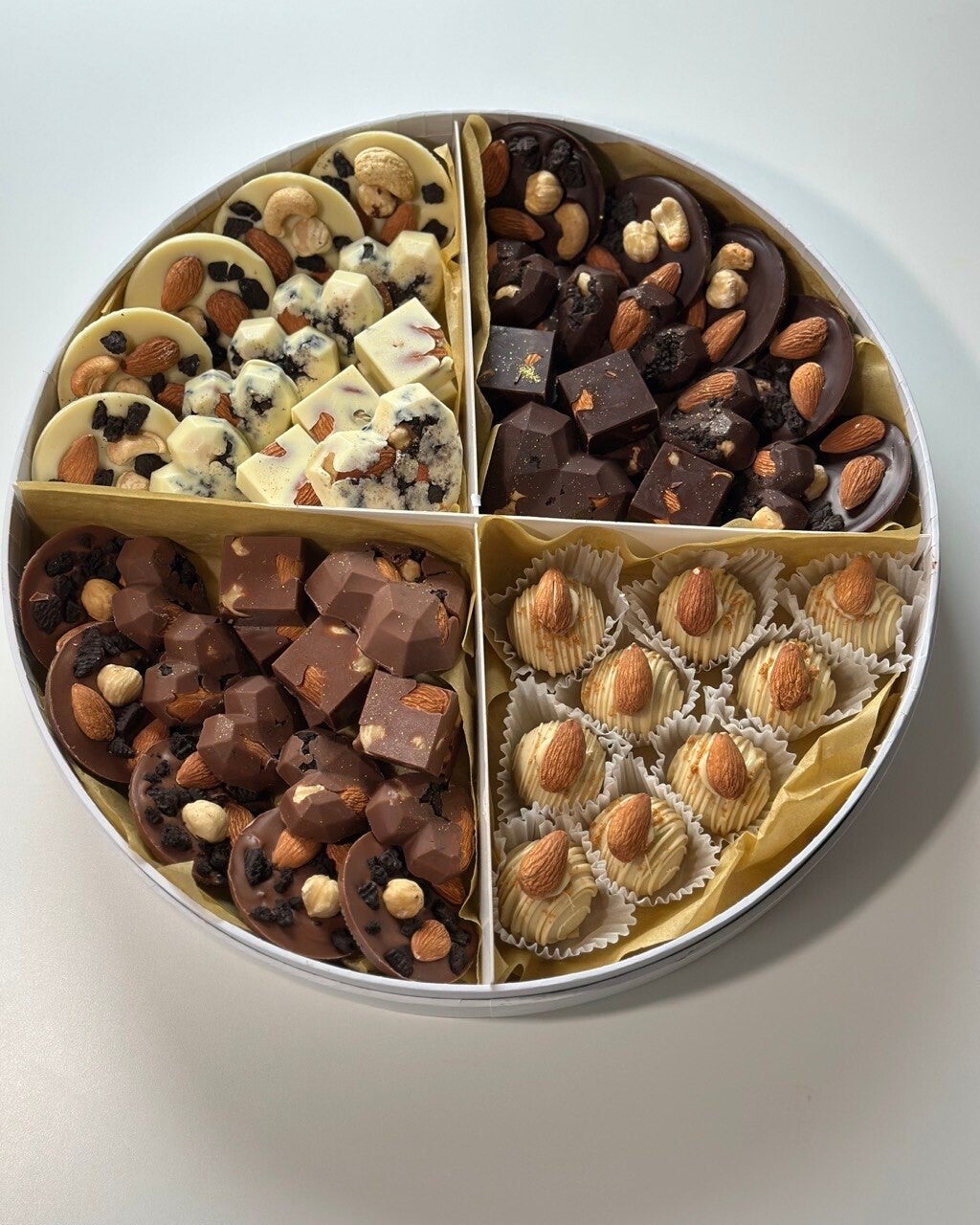 Assortiment chocolade met noten (op bestelling)