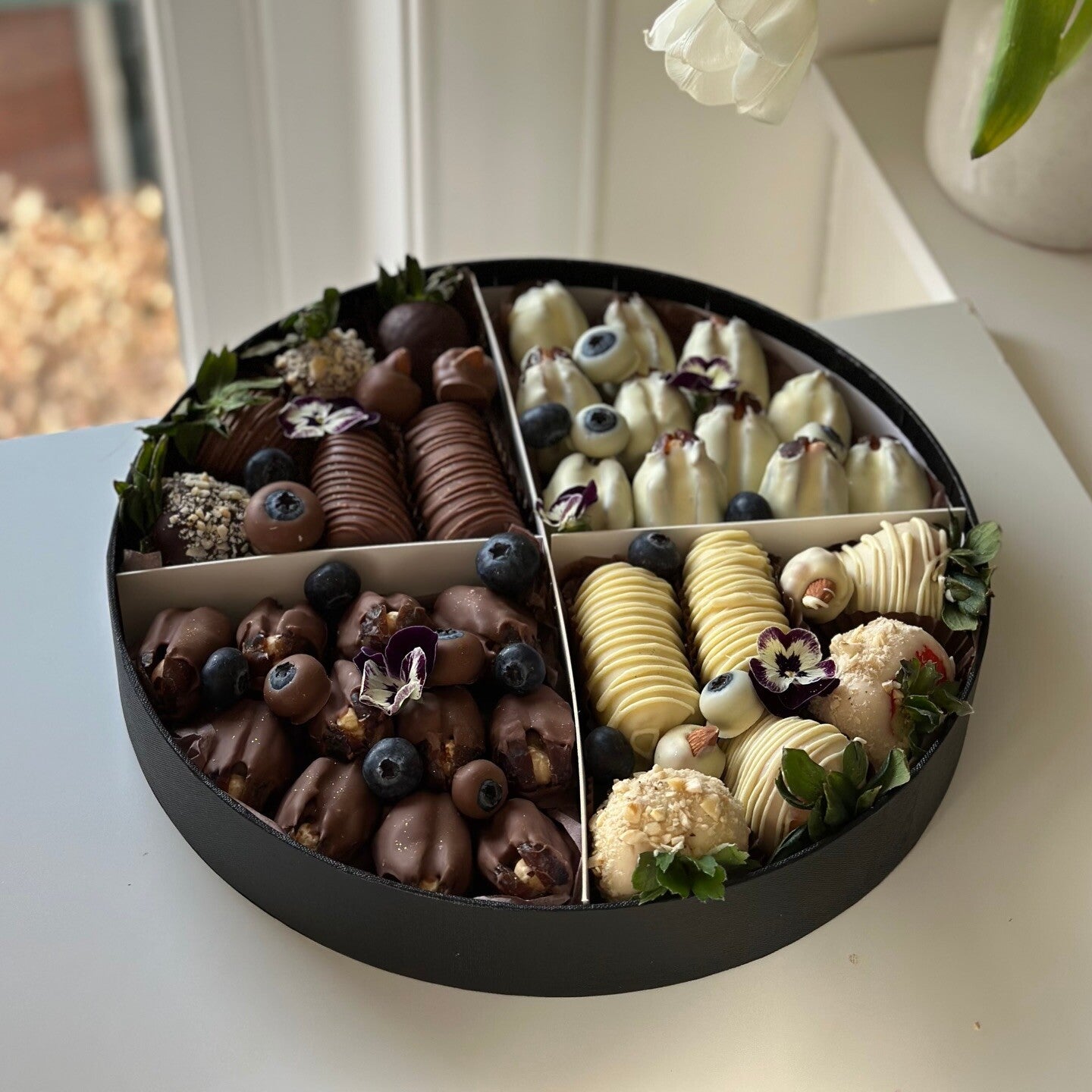 Premium fruit & dadels · ronde box