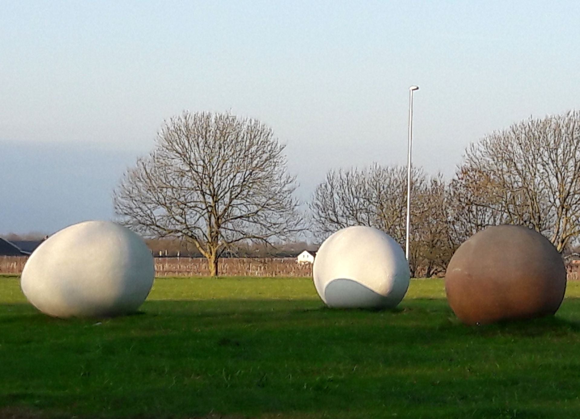 Dinosauriërs bestaan nog in Alem.