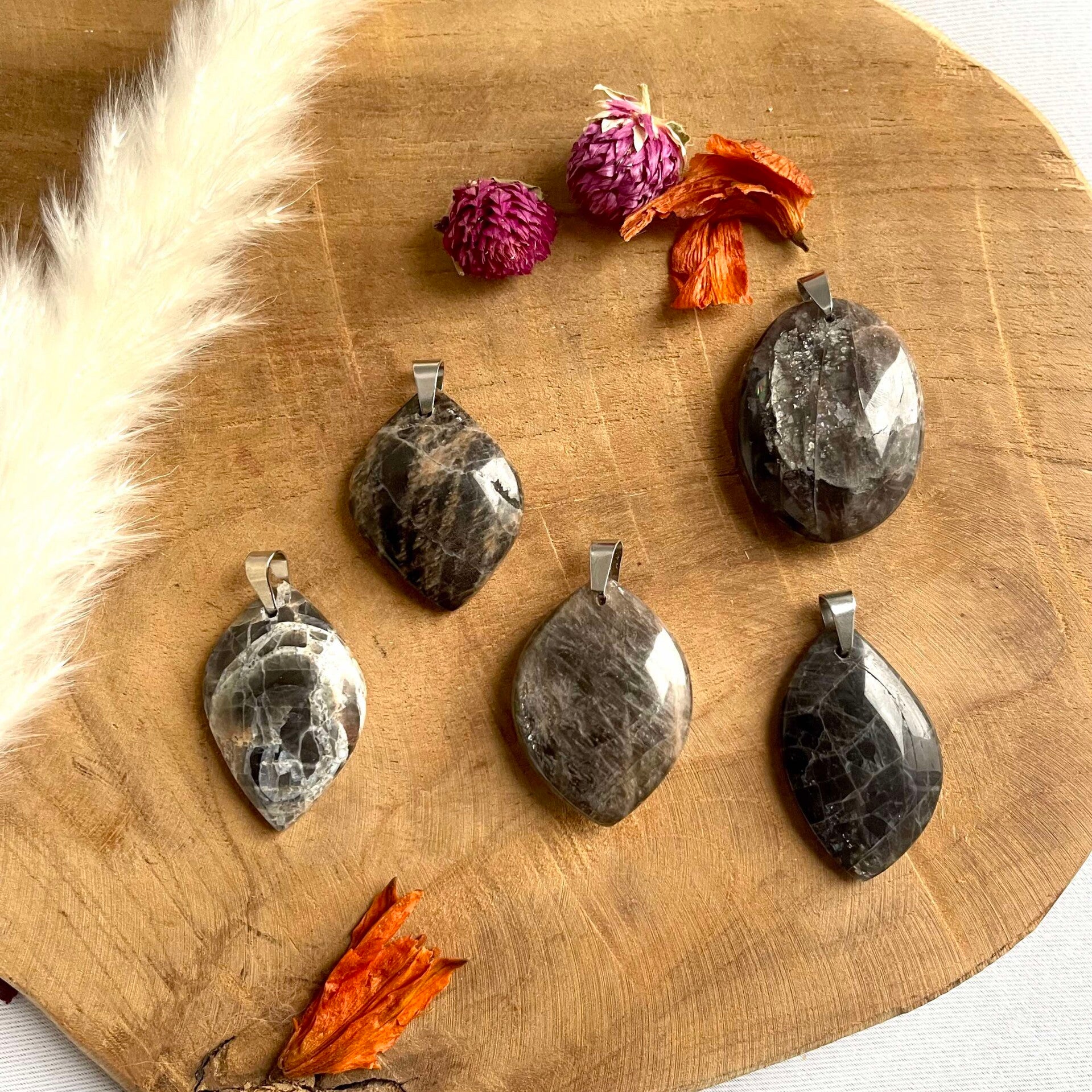 Pierre de Lune Noire - Plat