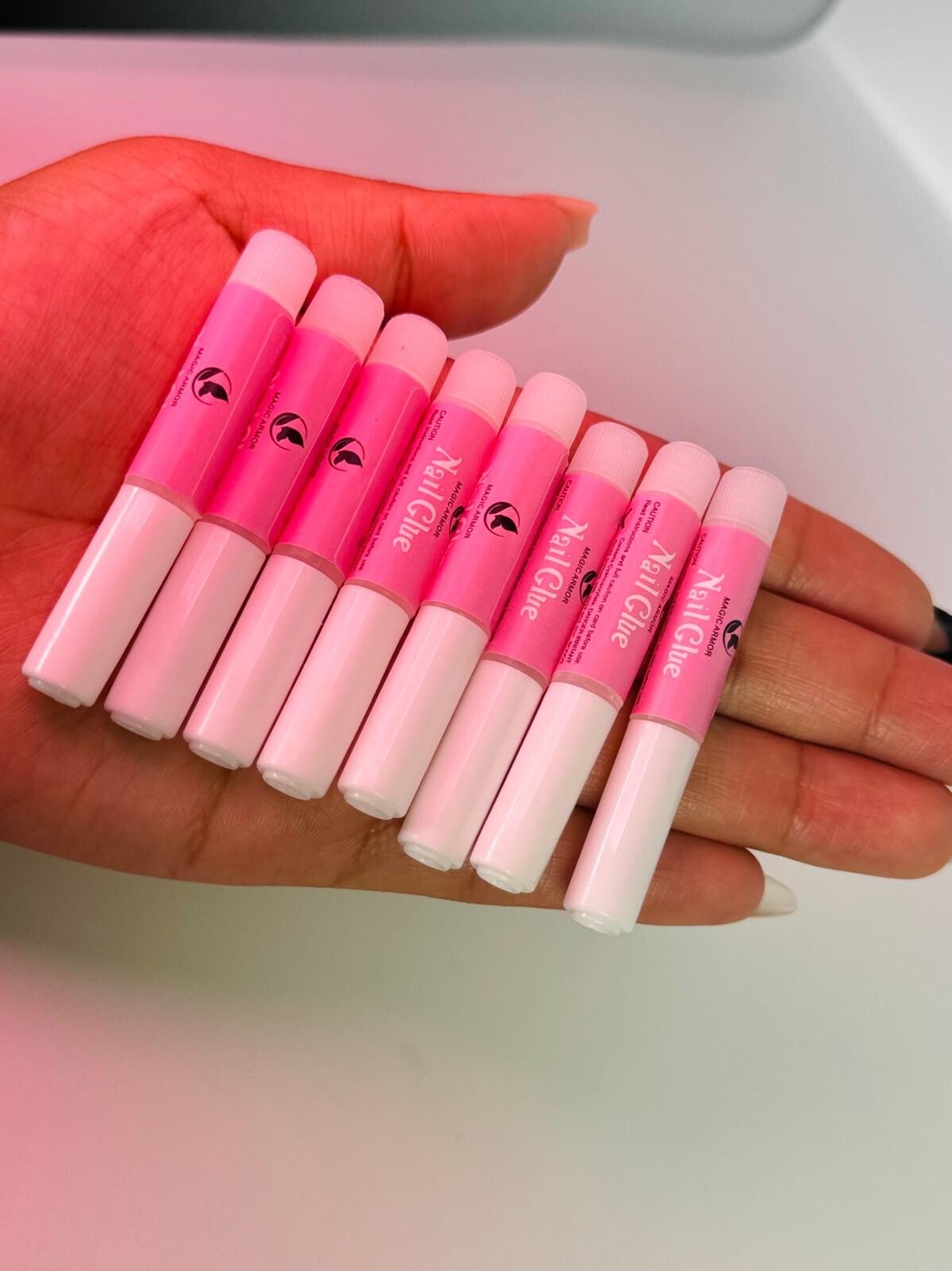 PEGAMENTO PARA UÑAS