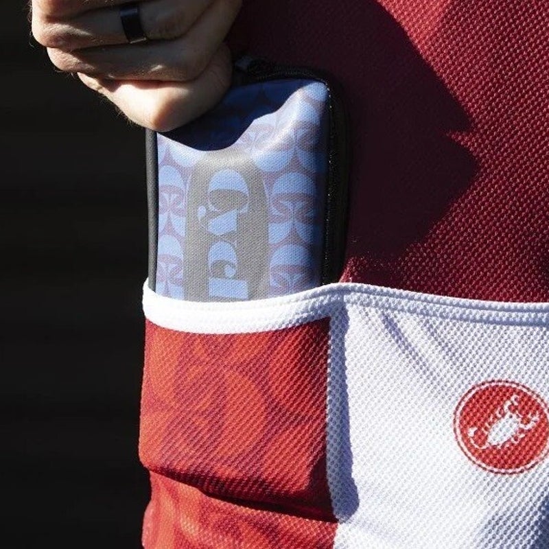 bikewalletcyclistsampleipocket.jpg