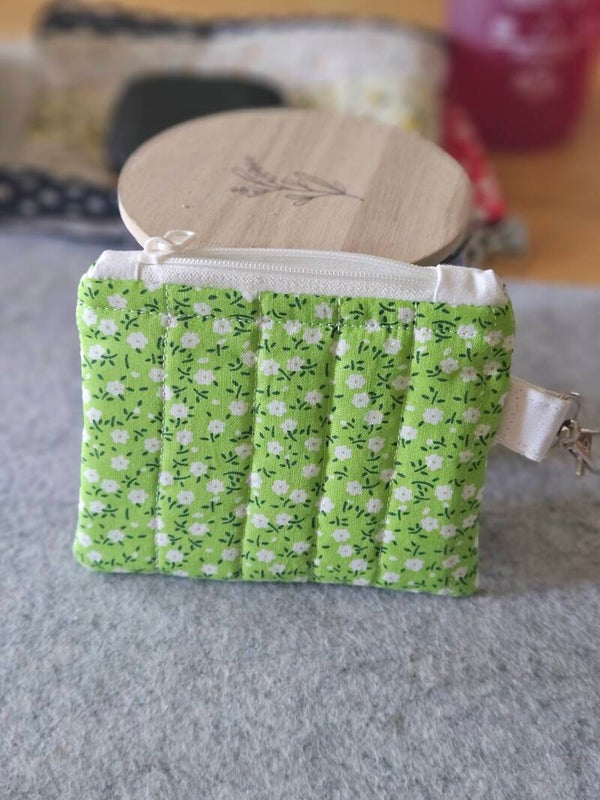 Small Green Makeup Pouch 12cm x 10cm Keyring Clip