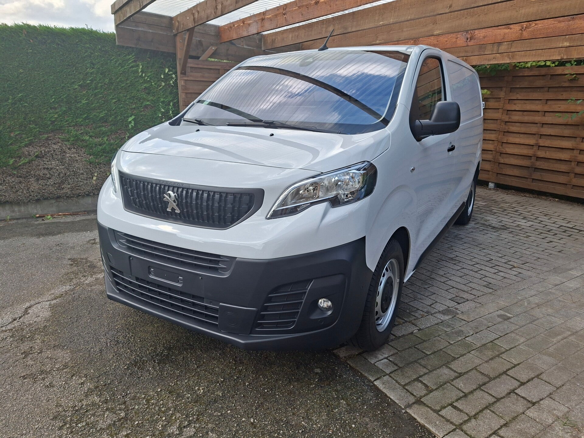 Peugeot Expert 2.0 BlueHDI 145 PK L2 Premium Uitvoering Verhoogd laadvermogen CU - 37450KM - JAAR ELITE GARANTIE - 06/2023 - BTW AFTREKBAAR