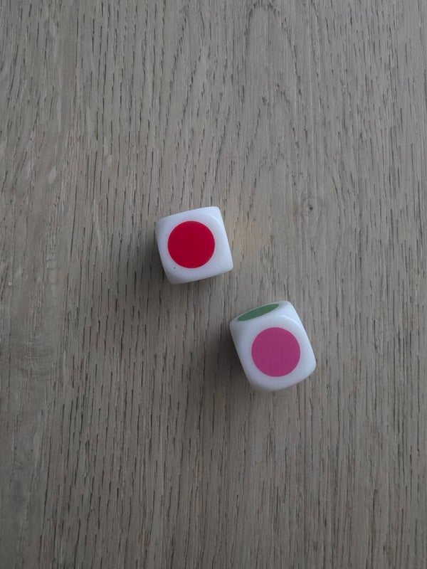 6 kleuren dobbelsteen (roze)