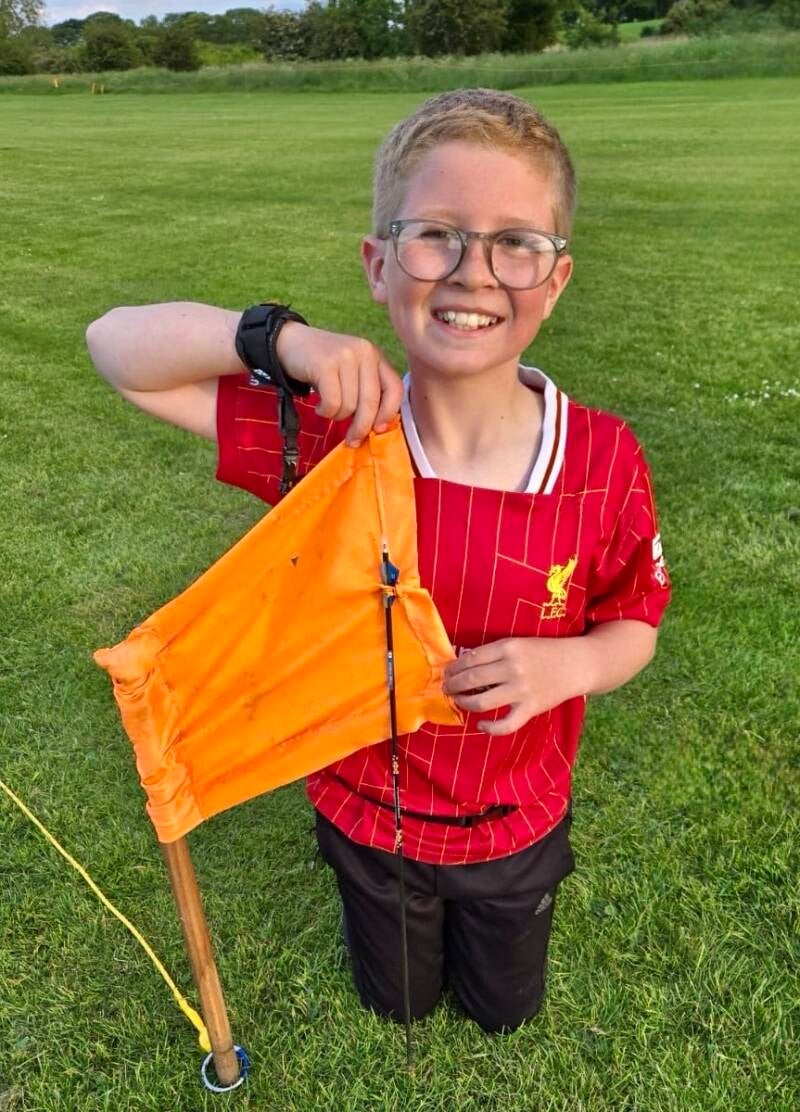 Hugo shoots the flag