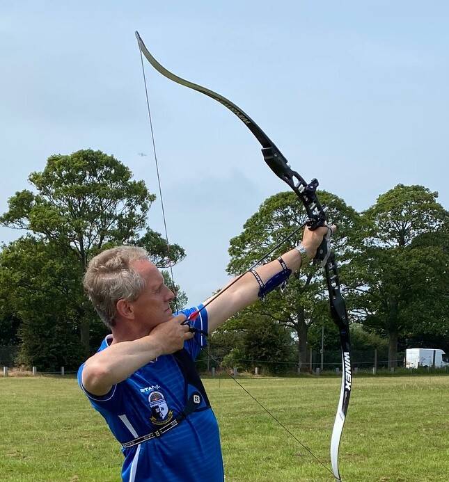 archer aining clout style