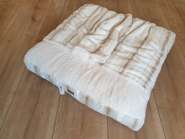 Angora Biscotti /  Ivory Shaggy