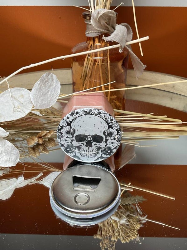 Crâne fond fleur noir