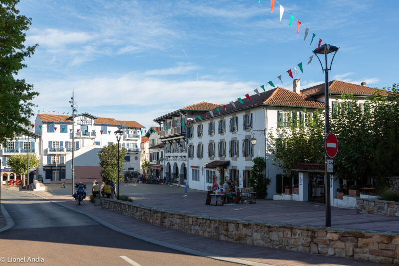 La place d'Ascain en 2026
