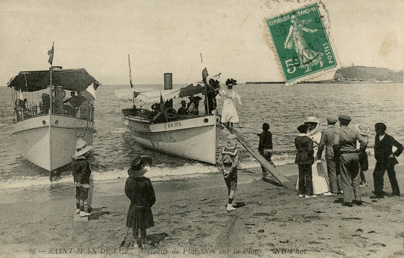 Promenade en mer à Saint-Jean-de-Luz au début du 20ème siècle