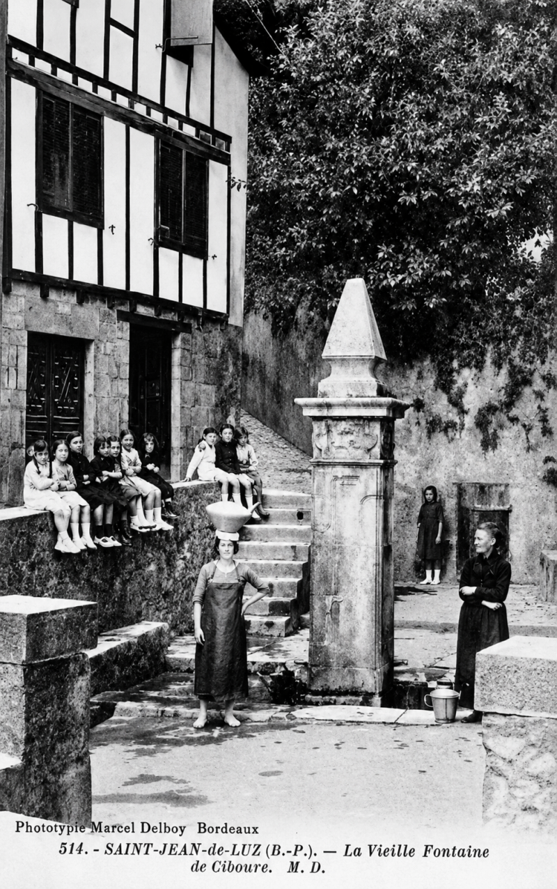 La vieille fontaine de Ciboure