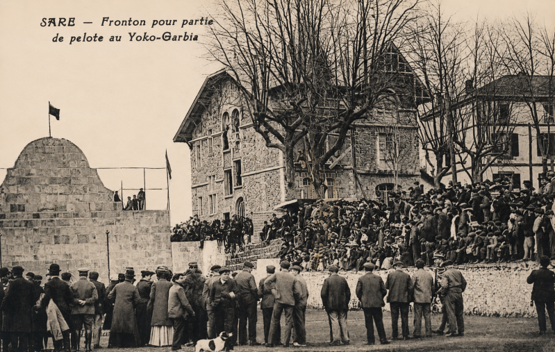 Le fronton du village de Sare en 1912
