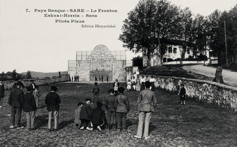 Le fronton du village de Sare en 1912