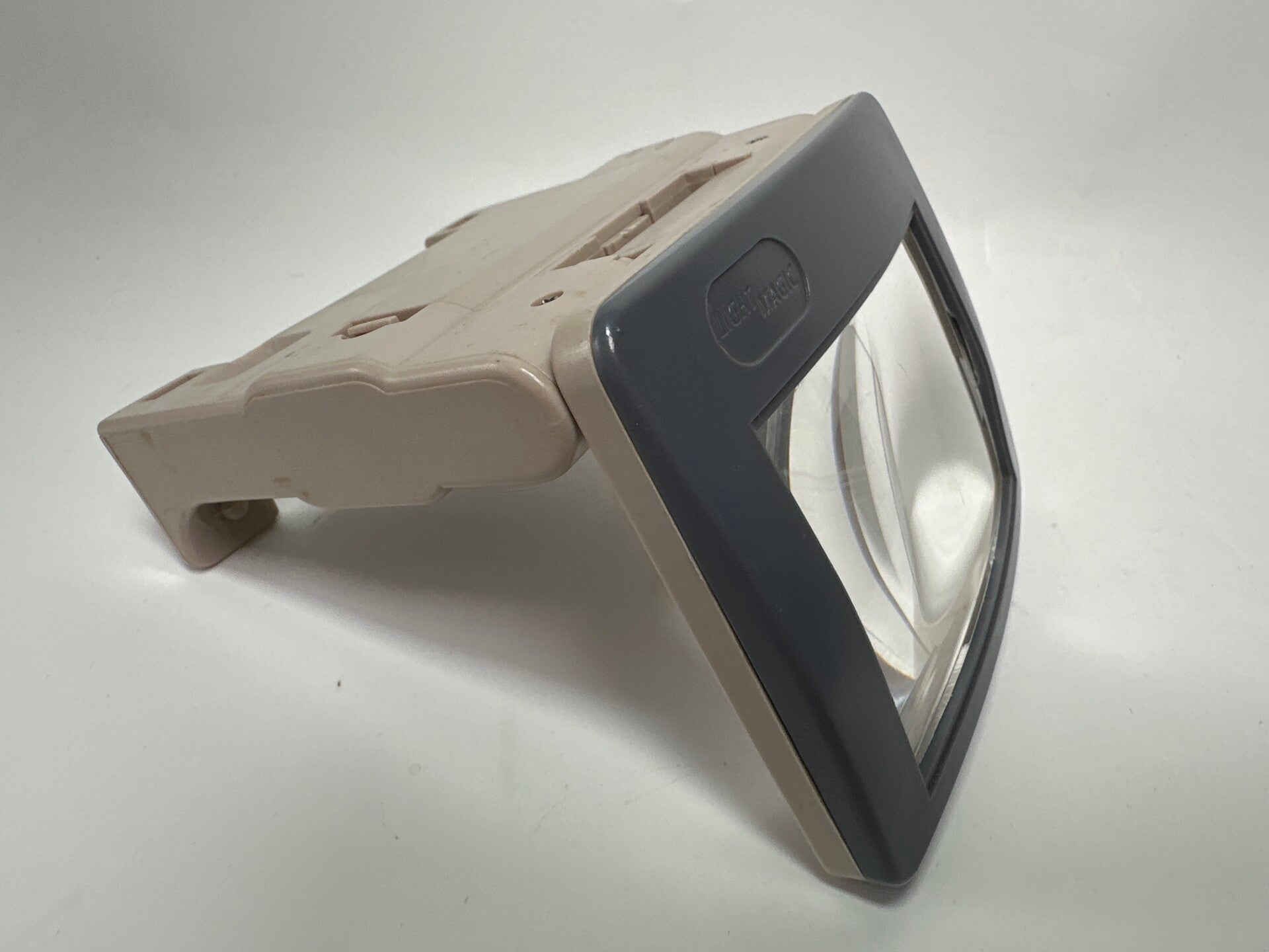 LIGHT MAGIC VERGROOTGLAS MET VERLICHTING VOOR DE GAMEBOY CLASSIC