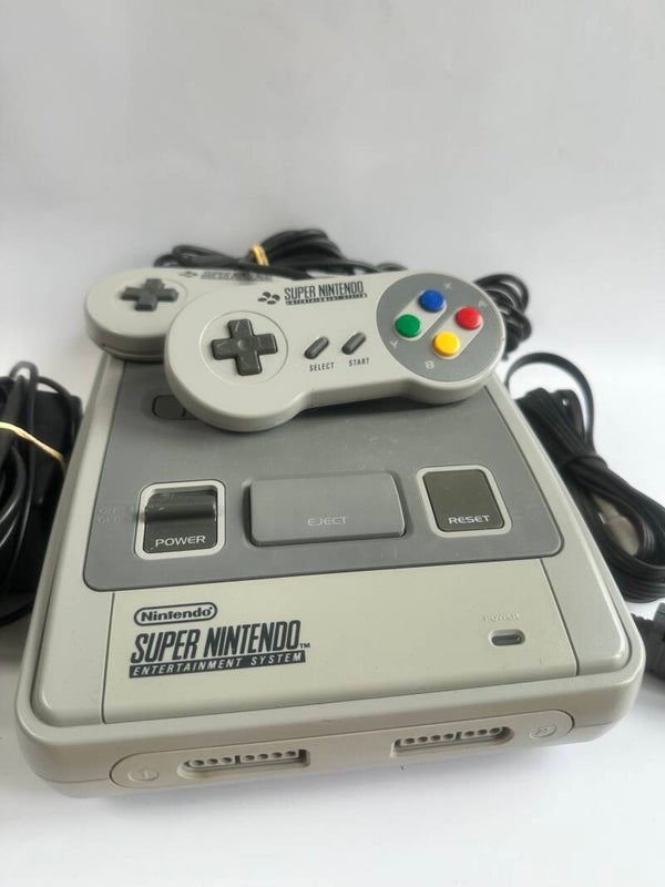 SUPER NINTENDO ENTERTAINMENT SYSTEM
