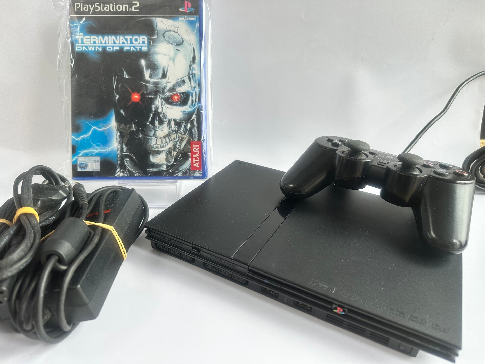 PLAYSTATION 2 MINI ZWART EN TERMINATOR DAWN OF FATE