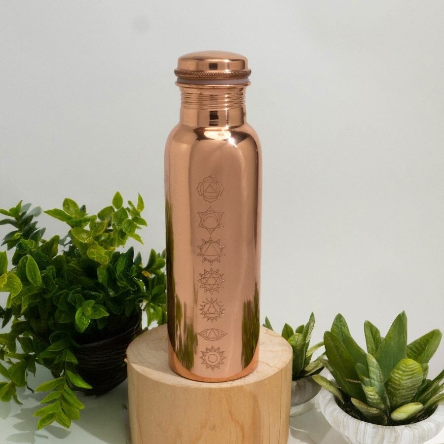 Puur koperen waterfles 7 chakra’s gepolijst ± 750 ml