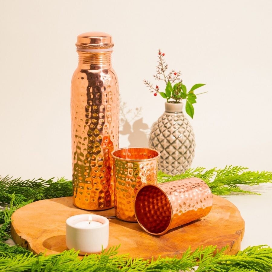 Puur koperen set, fles 950ml met 2 bekers, gehamerd
