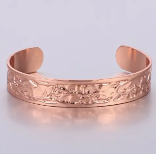 Puur koperen onregelmatig gehamerde armband zonder mageneten