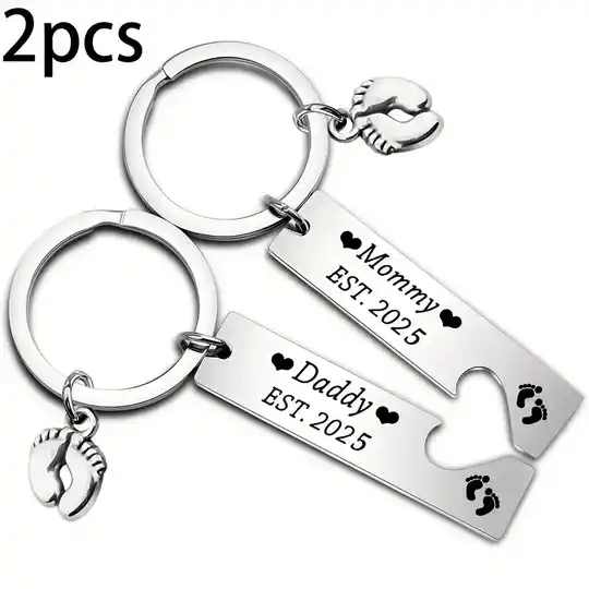 Pregnancy Announcement Gift Dad & Mom Est 2025 Keychain Set