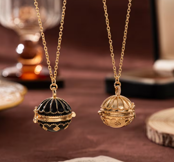 Bohemian Retro Style Pendant Necklace — Gold or Black