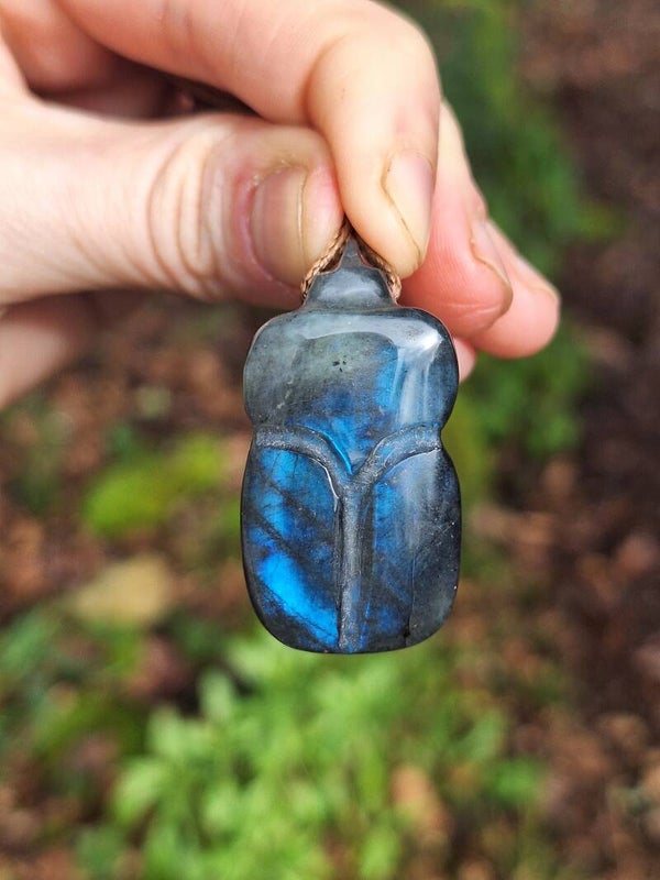 Amulette Khépri Labradorite