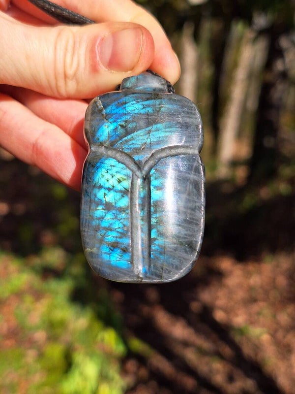 Amulette Khépri Labradorite