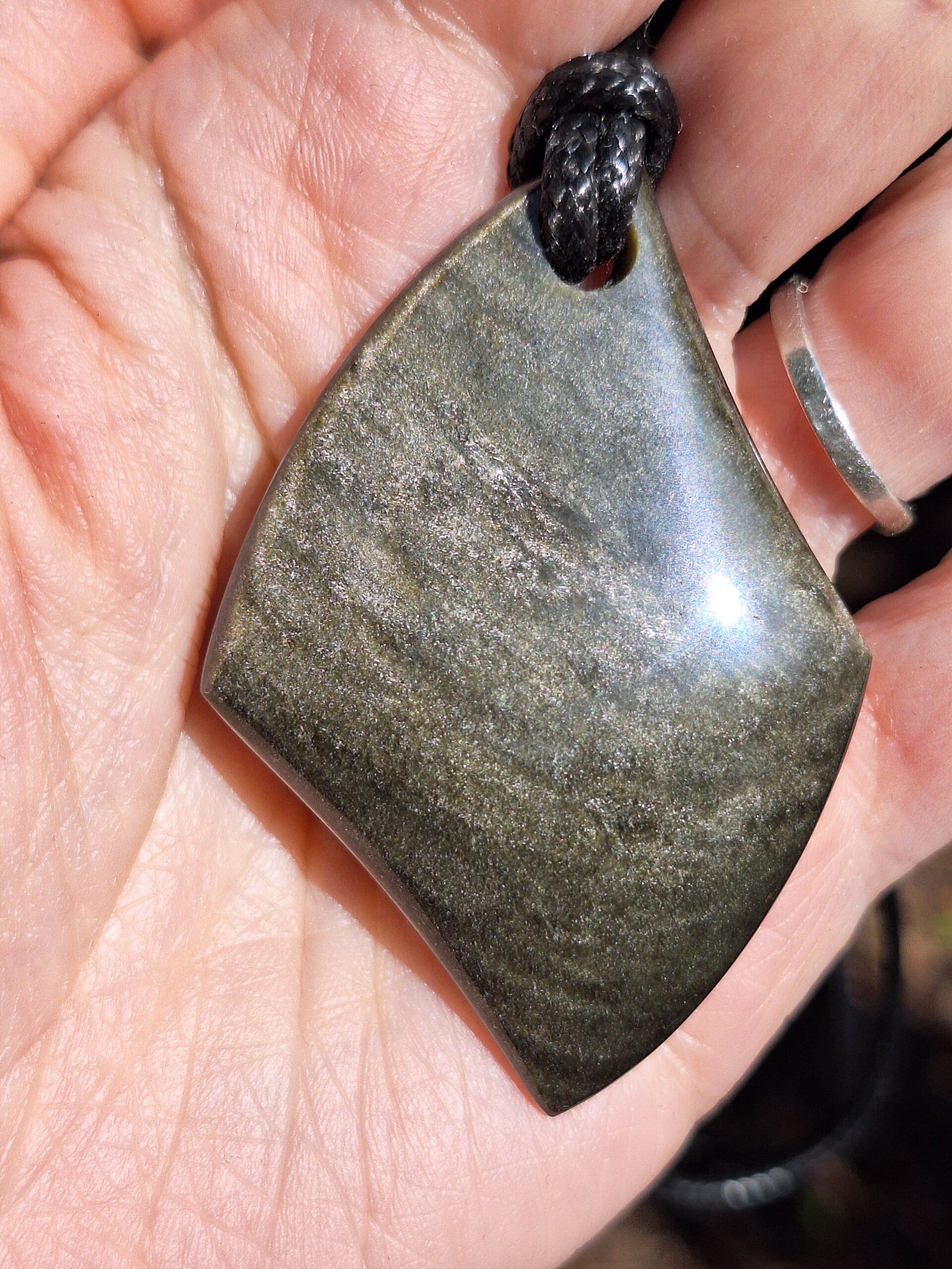 Amulette Obsidienne Dorée