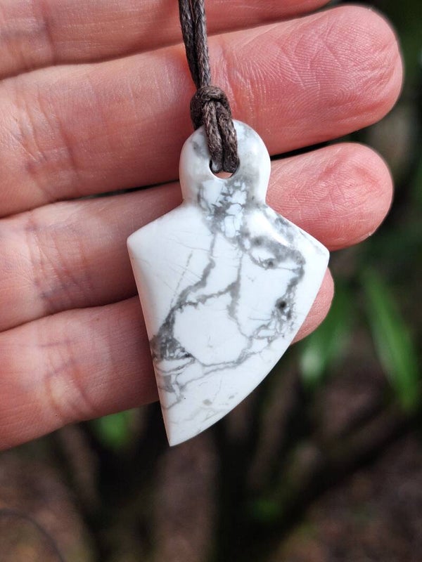 Amulette Tribale Howlite