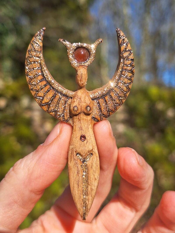 Isis Ailée Cornaline S