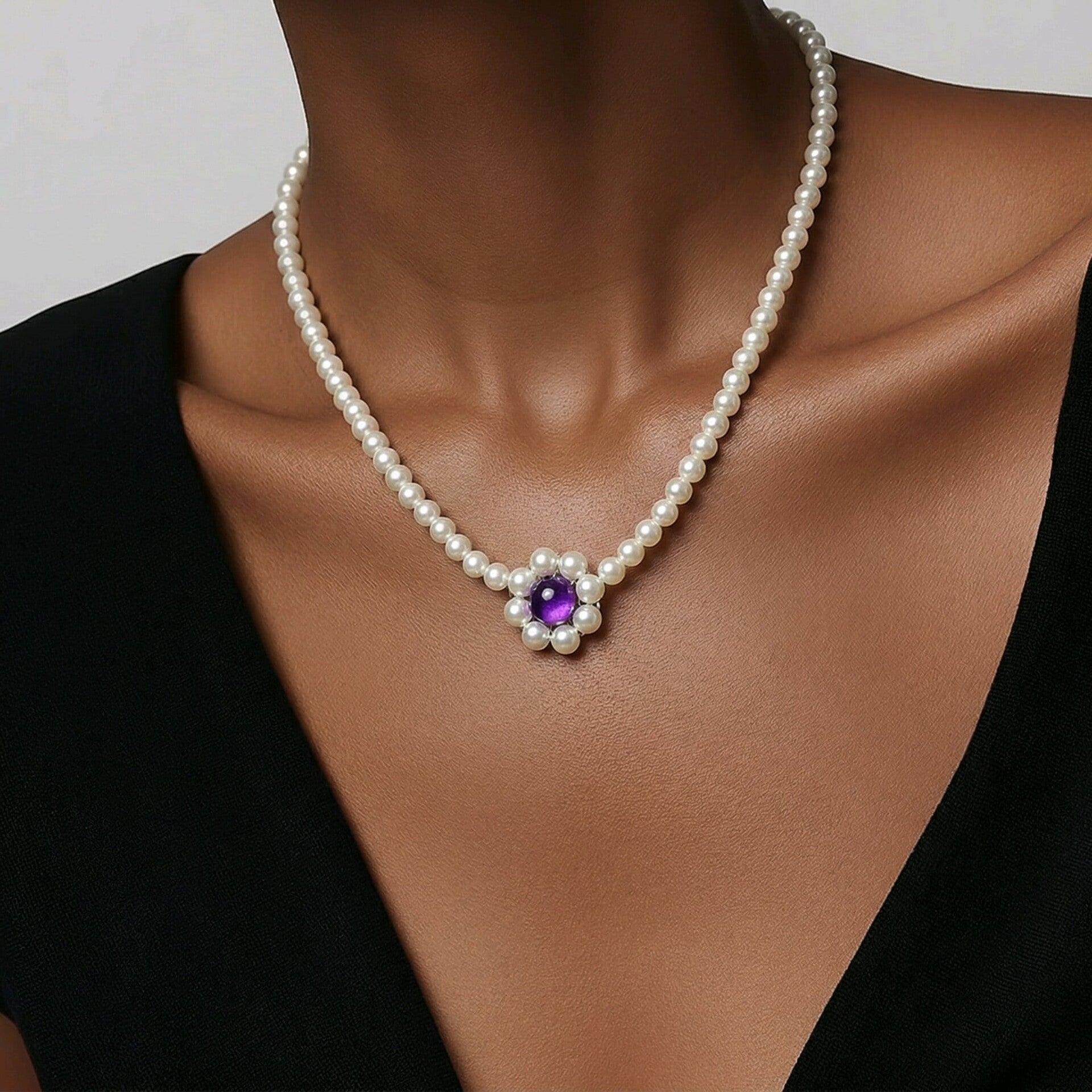 Perlenkette „Viola“ Goldfarbener Verschluss – Zarte Eleganz in Elfenbein & Lila