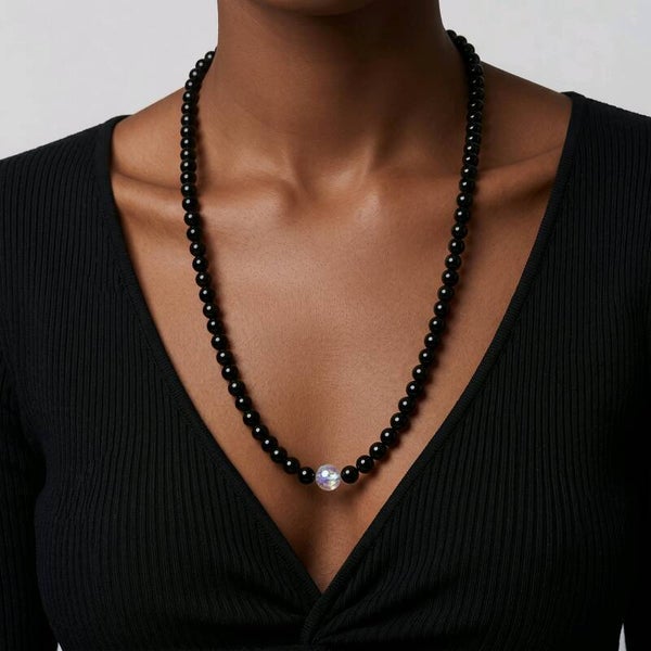 Kette „Schwarze Eleganz – Focus Iris“ – edel, modern & mit funkelndem Highlight