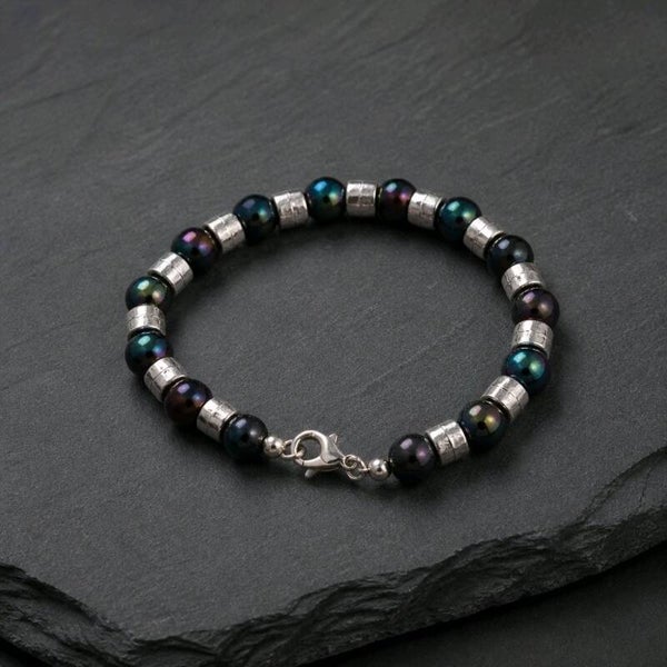 Aurora – Irisierendes Armband mit Silberdetails
