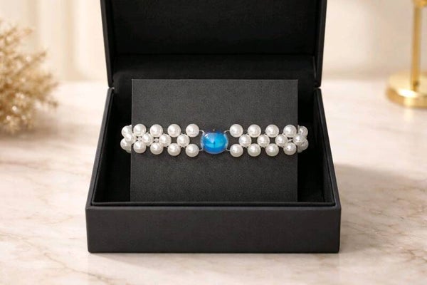 Perlenarmband „Eisglanz“ mit Goldfarbenen Verschluss– Handgemacht mit Liebe