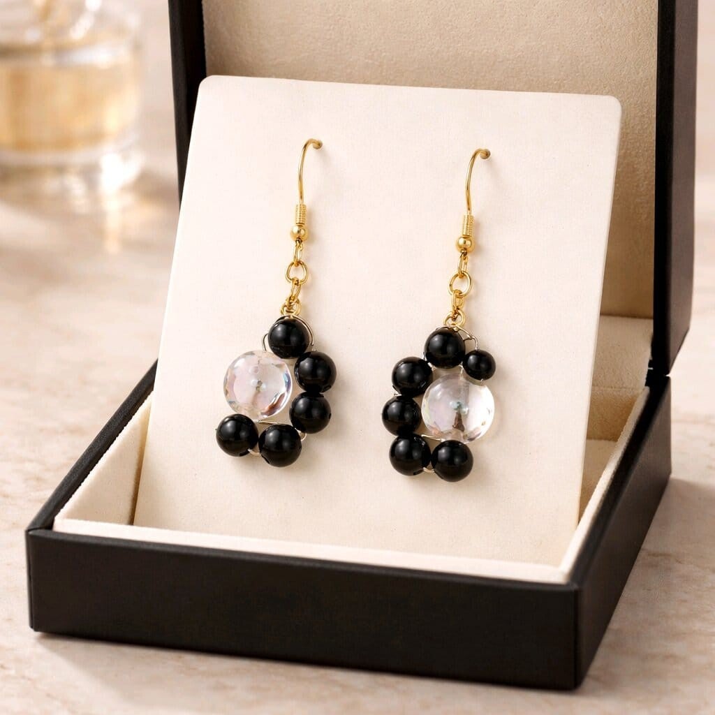 Perlenohrringe „Mystique“ mit Goldfarbenen Ohrhaken– Handgemacht mit Charakter