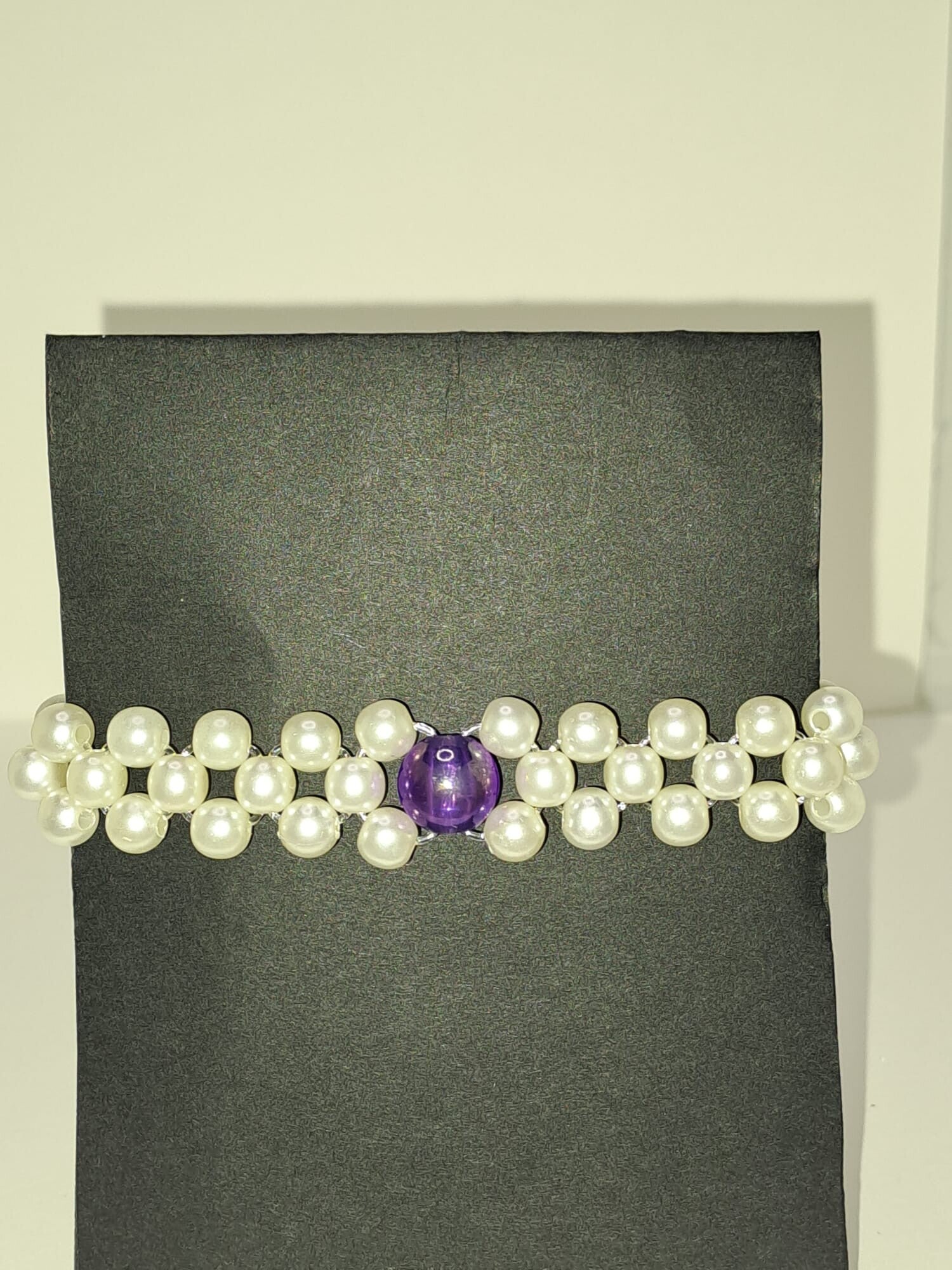 Perlenarmband „Viola“ mit Silberfarbenen Verschluss – Zarte Harmonie in Elfenbein & Lila