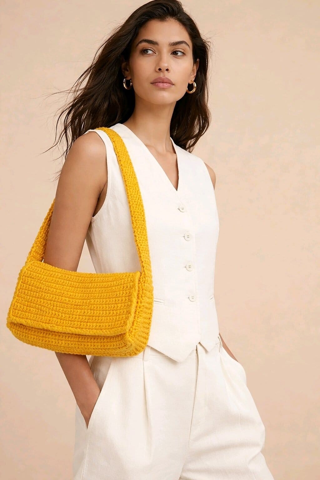 Crossbody-Tasche „Sonnenglanz“ – handgehäkelt mit Klappe